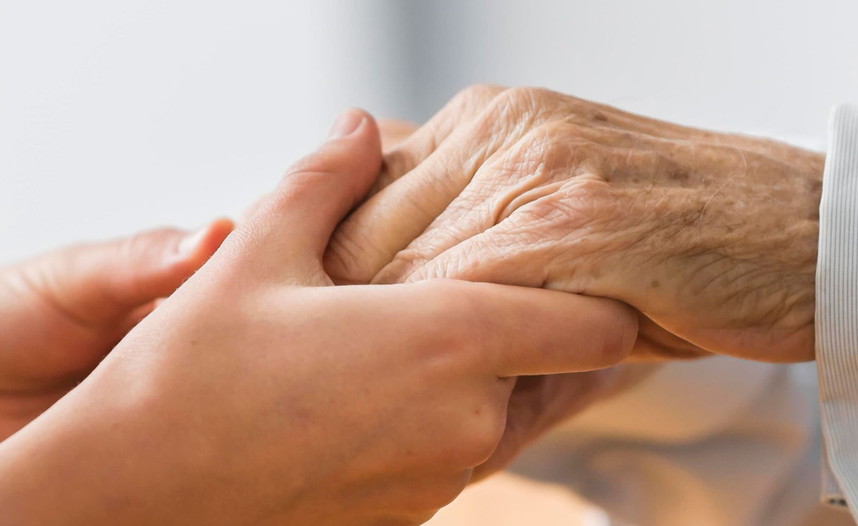 Familysolution Gesti�n y Acompa�amiento en el Cuidado Familiar, Te ayudamos con el cuidado de personas mayores y dependientes, Intern@s, extern@s, por horas...